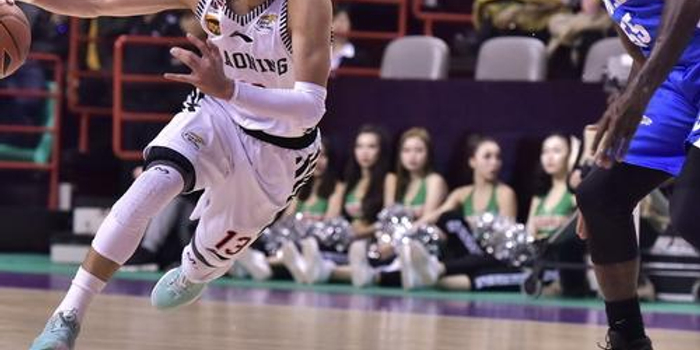 业生涯的首 业生涯的首